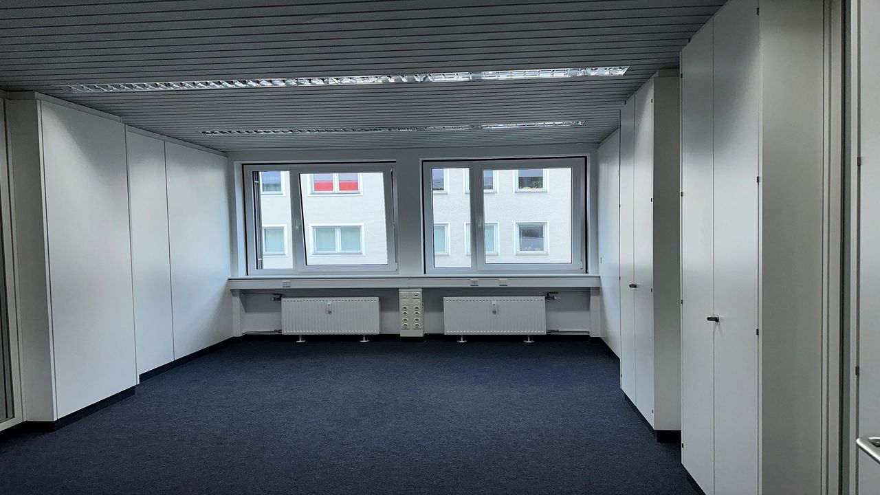 Bielefeld  Arbeitsplatz Büroraum im 3.OG image 0