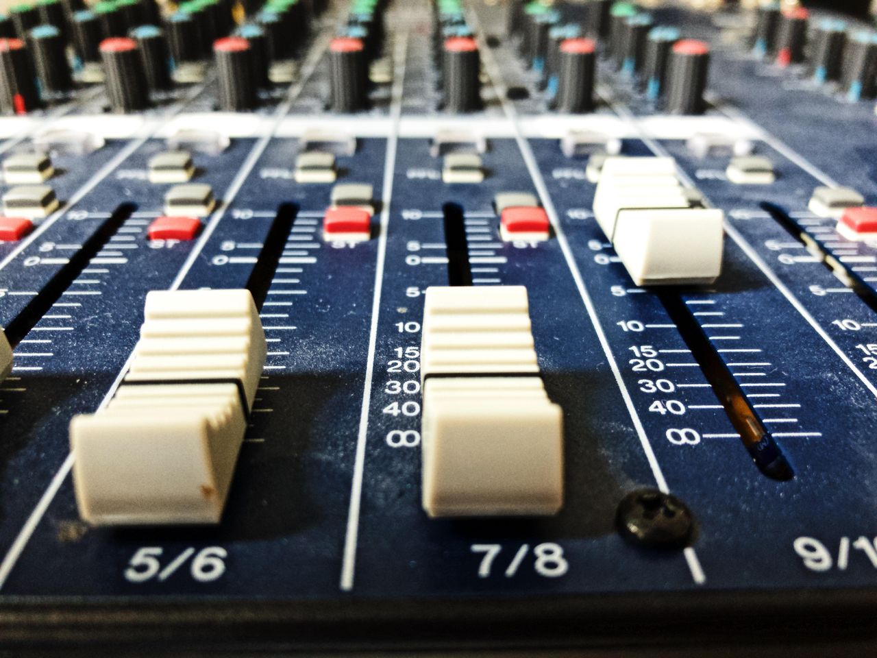 Rest of the World  Schnittstudio 2 AVID Schnittplätze in Berlin Mitte image 8