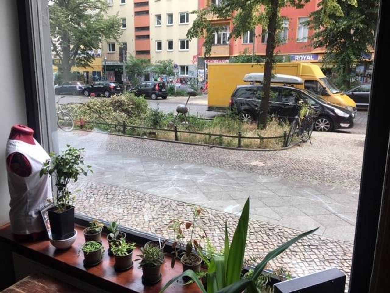 Berlin   also starring studio image 3