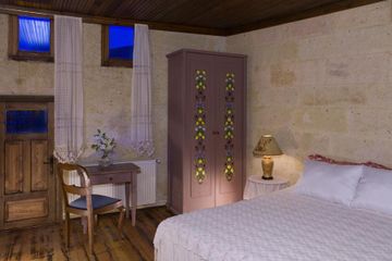 Rest of the World  Filmstudio Ottomanische Steinvilla vom Jahr 1885 mit 20 Zimmern image 4