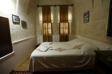 Rest of the World  Filmstudio Ottomanische Steinvilla vom Jahr 1885 mit 20 Zimmern image 7