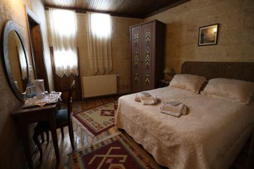 Rest of the World  Filmstudio Ottomanische Steinvilla vom Jahr 1885 mit 20 Zimmern image 12