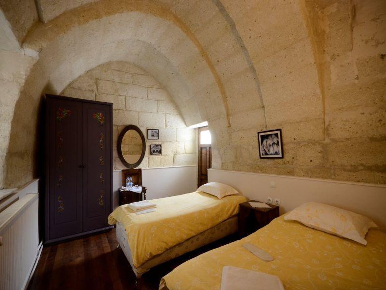 Rest of the World  Filmstudio Ottomanische Steinvilla vom Jahr 1885 mit 20 Zimmern image 18