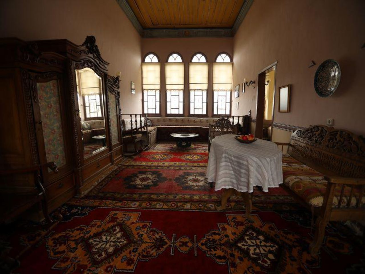 Rest of the World  Filmstudio Ottomanische Steinvilla vom Jahr 1885 mit 20 Zimmern image 23