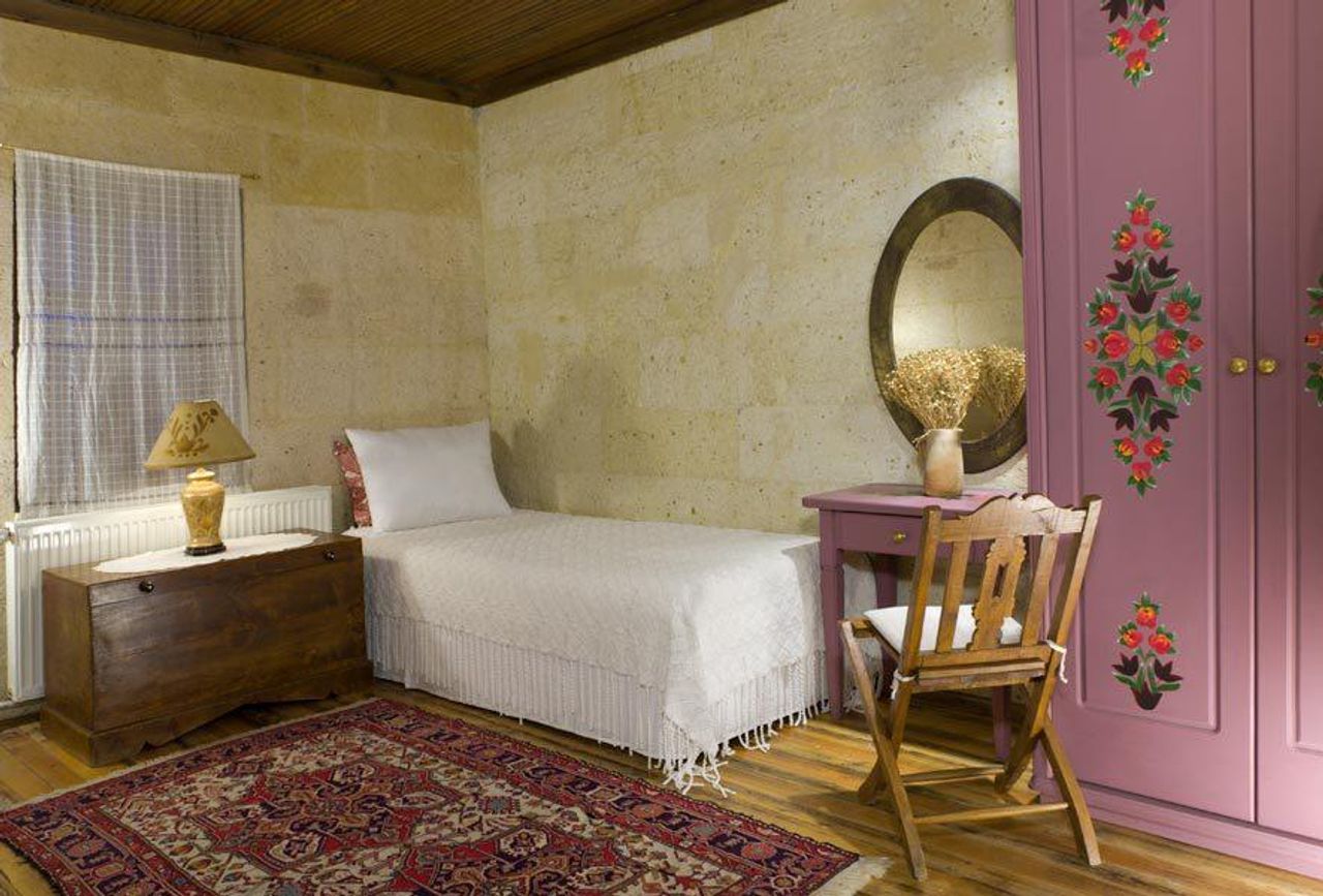 Rest of the World  Filmstudio Ottomanische Steinvilla vom Jahr 1885 mit 20 Zimmern image 24