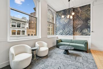 New York  Unusual venue Broadway 401 image 17