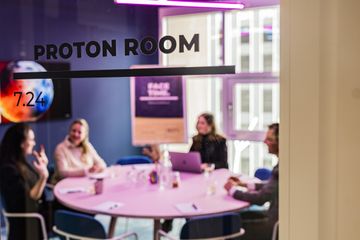Rotterdam Coworking Business Center Proton Room image 1