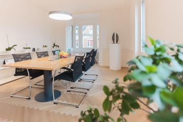 Zürich Kundengespräch Sitzungszimmer image 9