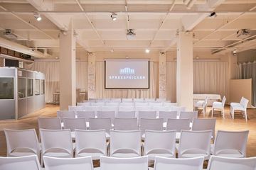 Berlin  Eventraum Capitol Yard Golf Lounge image 1