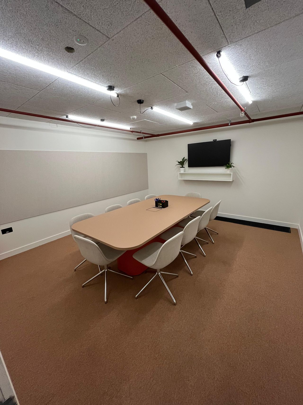 London  Workspace Meeting Room B image 0