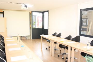 Paris workshop spaces Coworking space Big conference room image 1