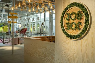 Vienna Kundengespräch Conference Hotel JO&JOE VIENNA image 2