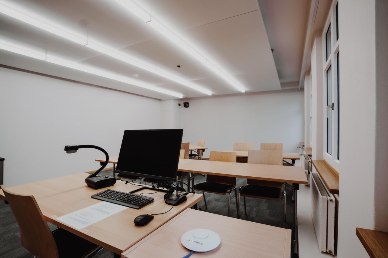 Zürich Seminar  Klassisches Schulzimmer 2 image 1