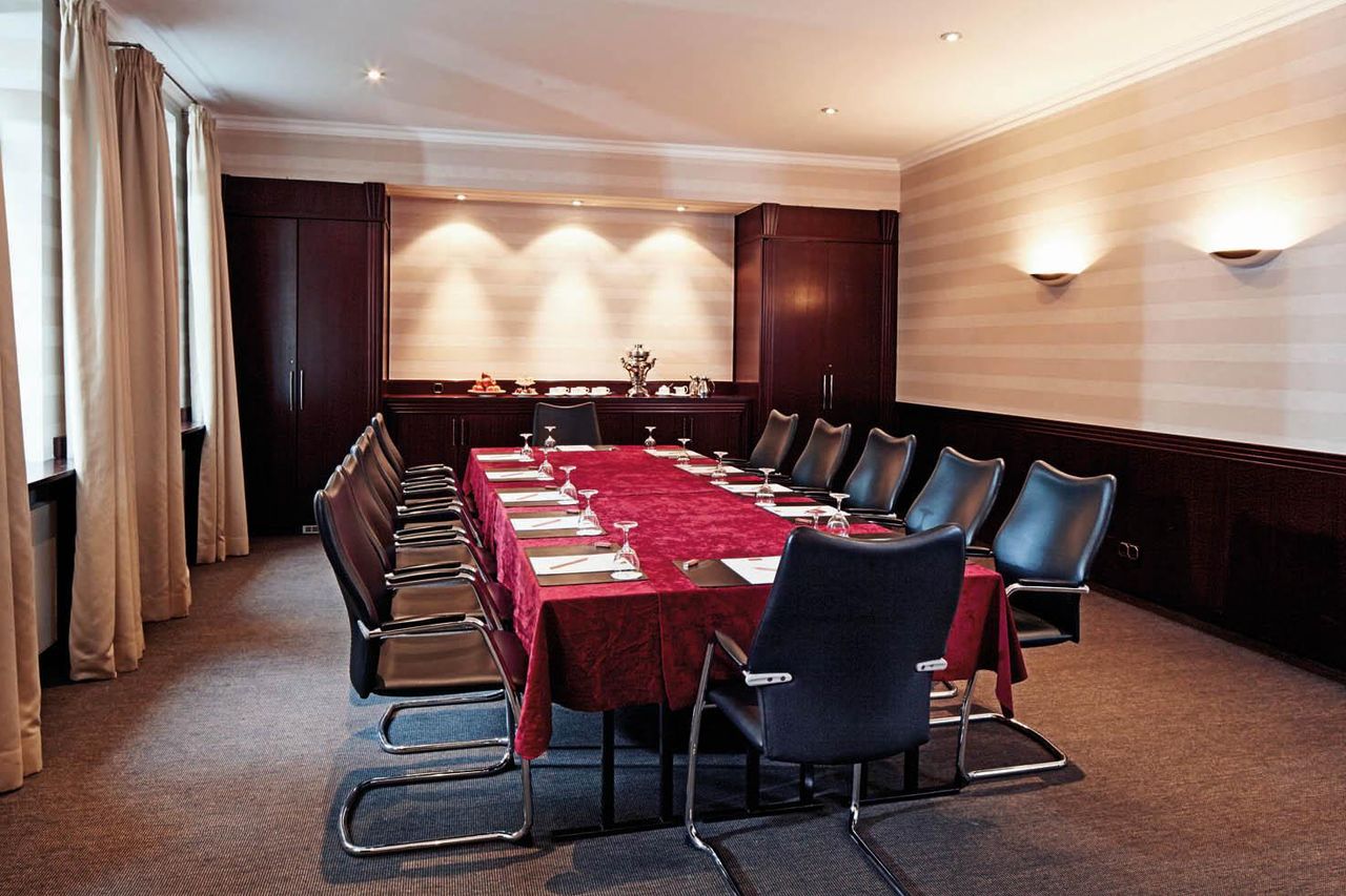 Hamburg   VIP Lounge image 1