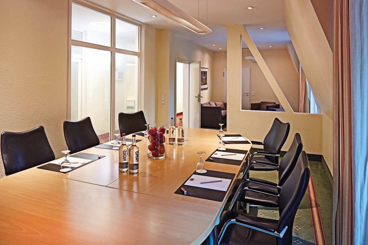 Hamburg   Valderrama image 1