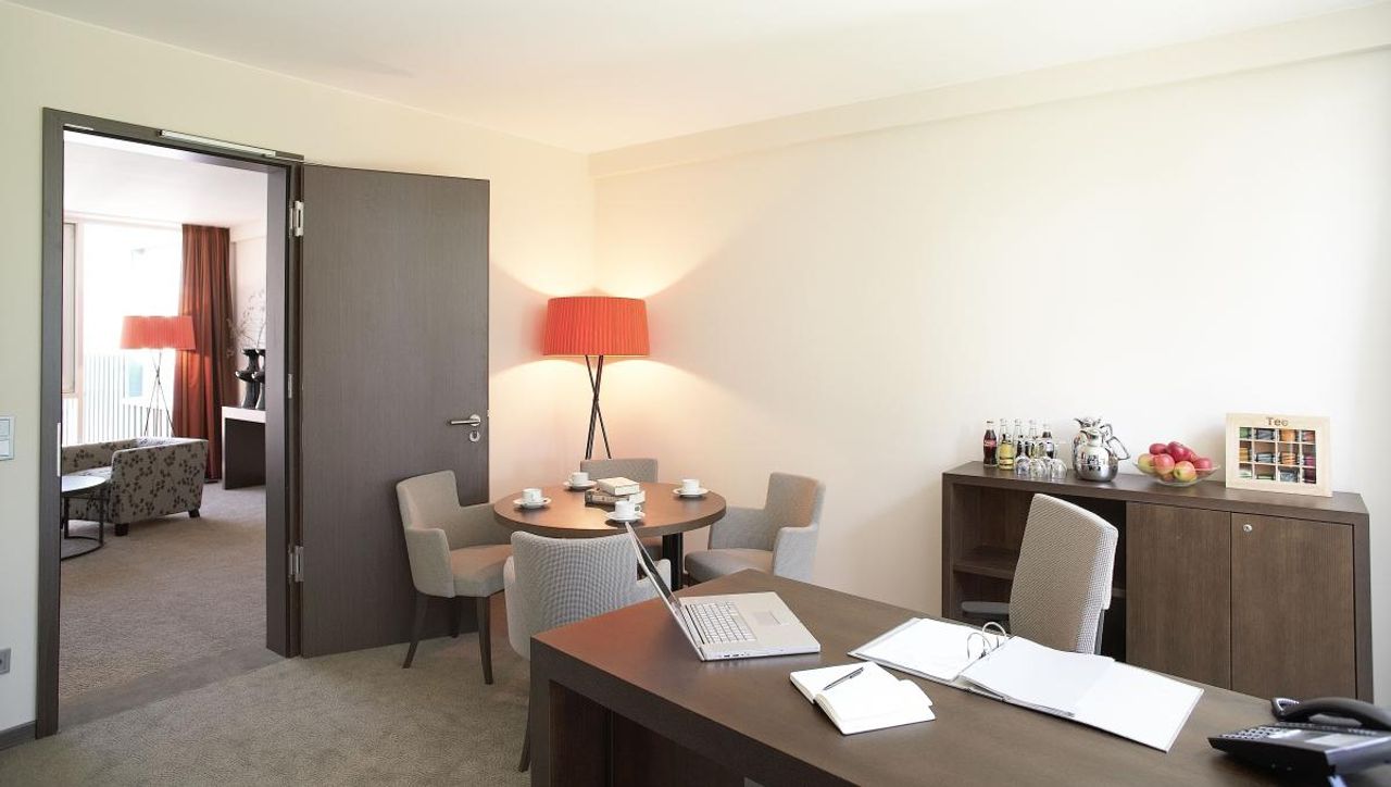 Hamburg   Gastbüro image 1