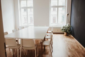 Leipzig Offsite Meeting Boardroom Raum 4 - Black & White Room image 2