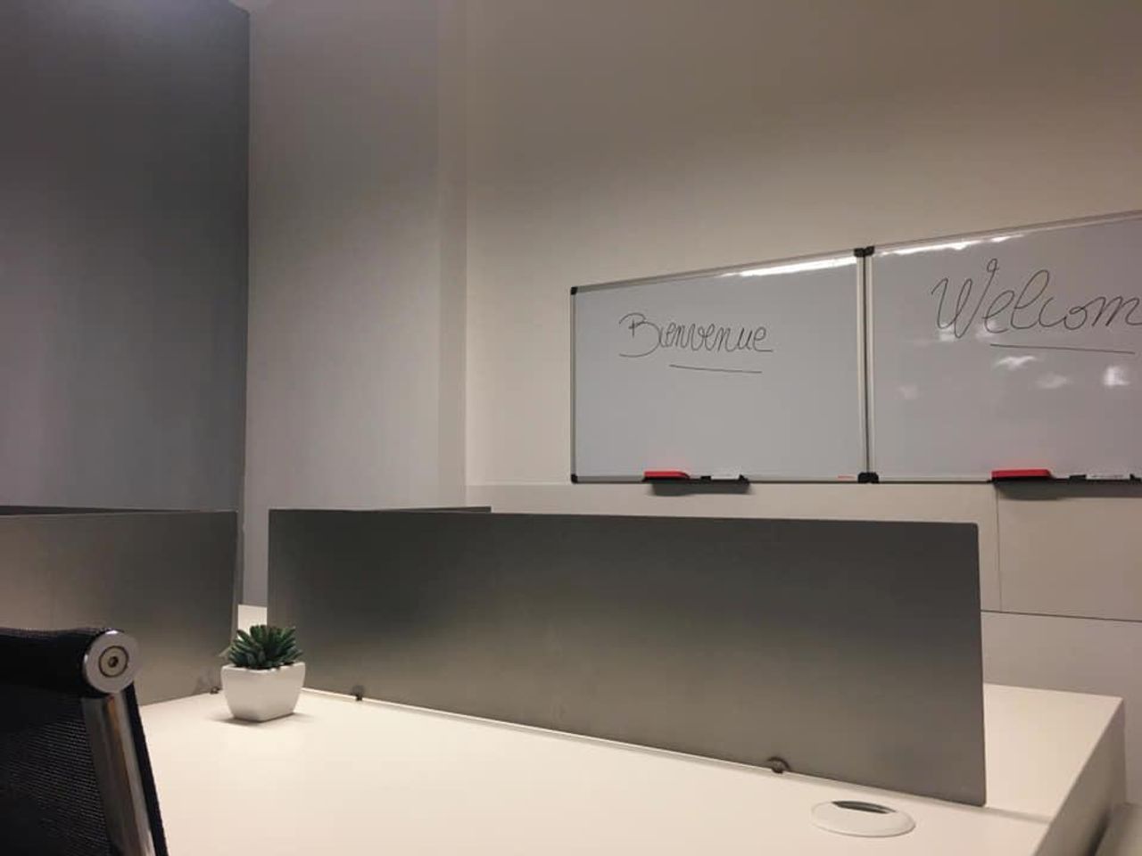 Paris workshop spaces Coworking space Office for 4 people image 2