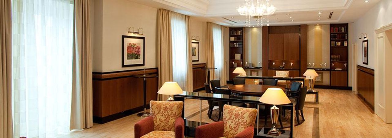 Mainz   Fürst von Metternich Lounge image 1