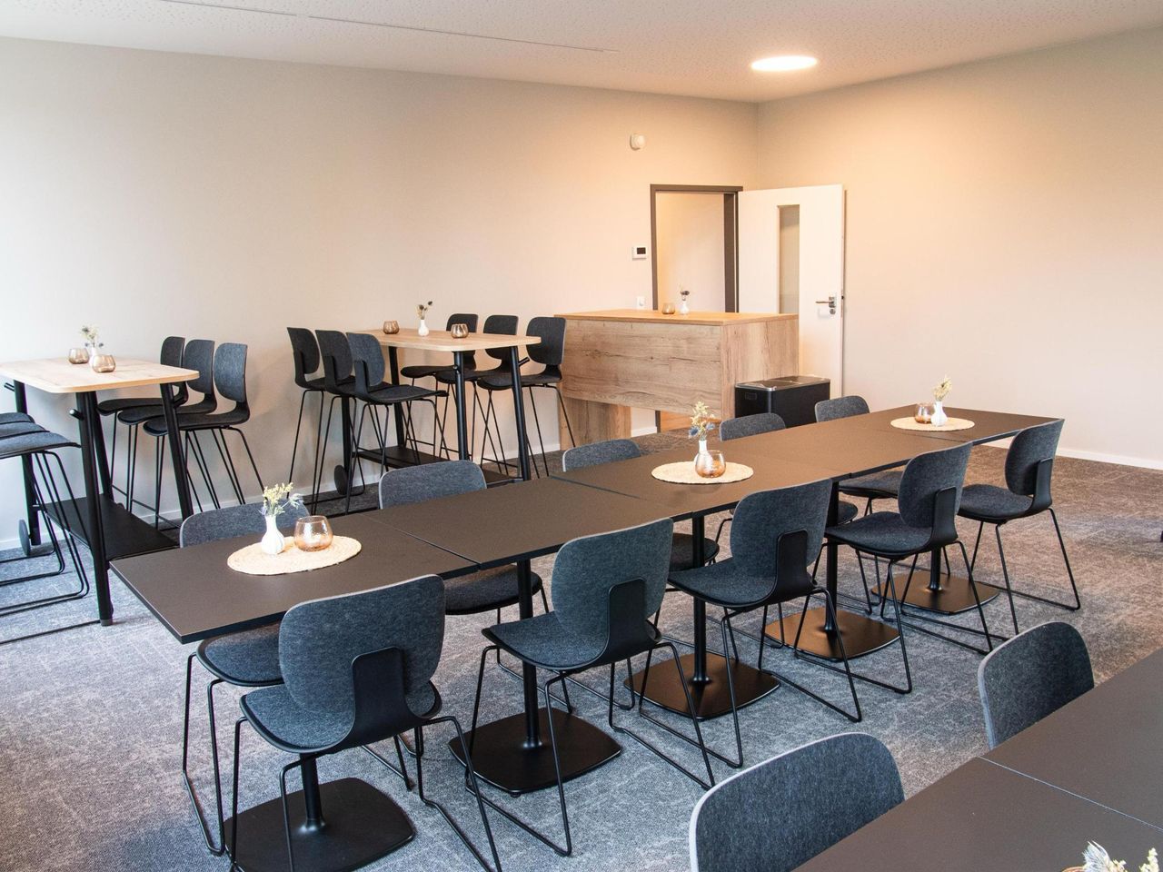 Rest der Welt   AE01 Café Lounge image 1