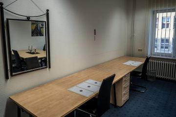 Rest of the World  Business center Coworking Space - Hot-Desking image 2