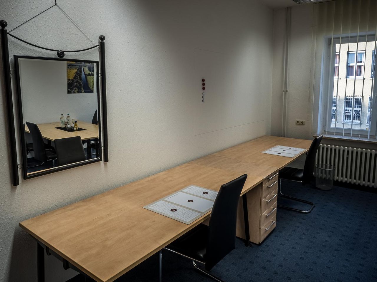 Rest of the World  Business center Coworking Space - Hot-Desking image 2