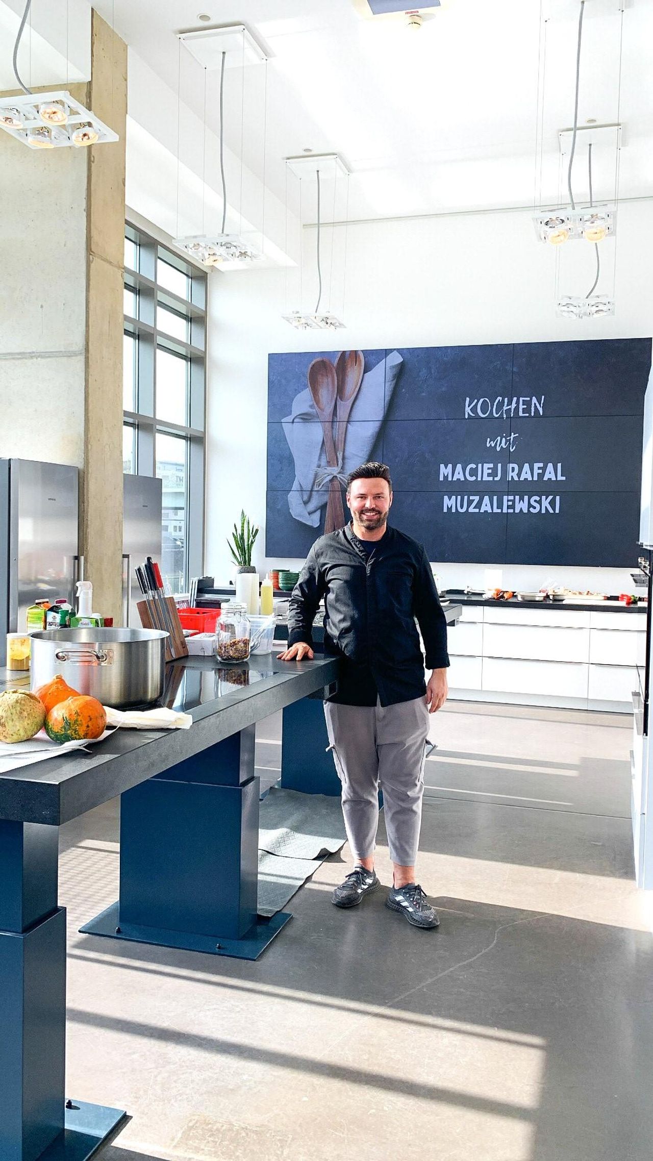 Cologne Kreatives Meeting Kitchen studio Die Showküche im KRANHAUS Nord - Kochen am Rhein image 4