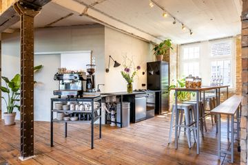 Berlin  Unusual venue Lab Kombination image 2