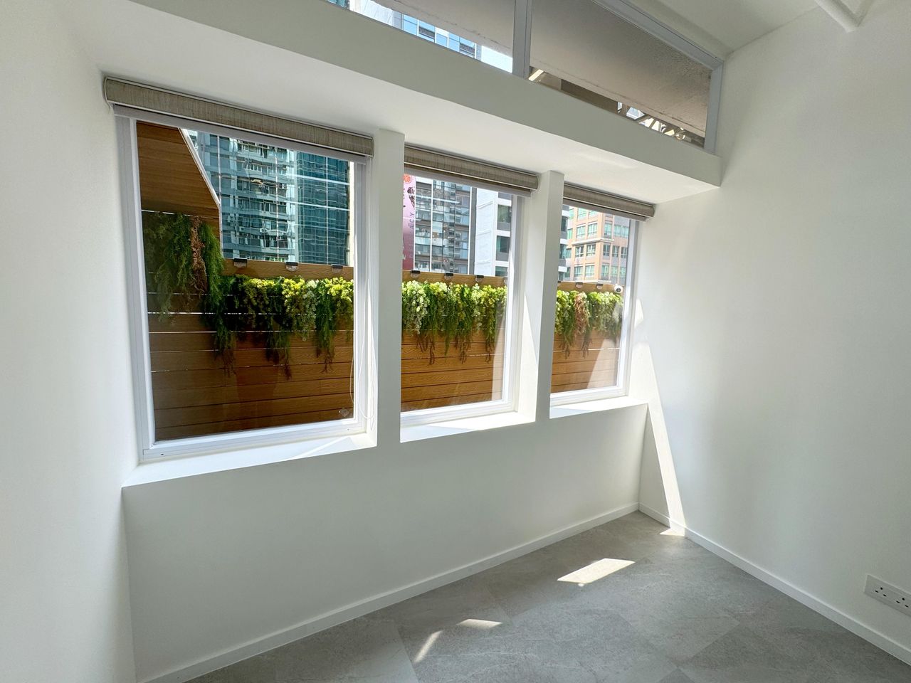 Hongkong  Coworking spaces PRIVATE OFFICE IN MONG KOK (ROOM B) image 3