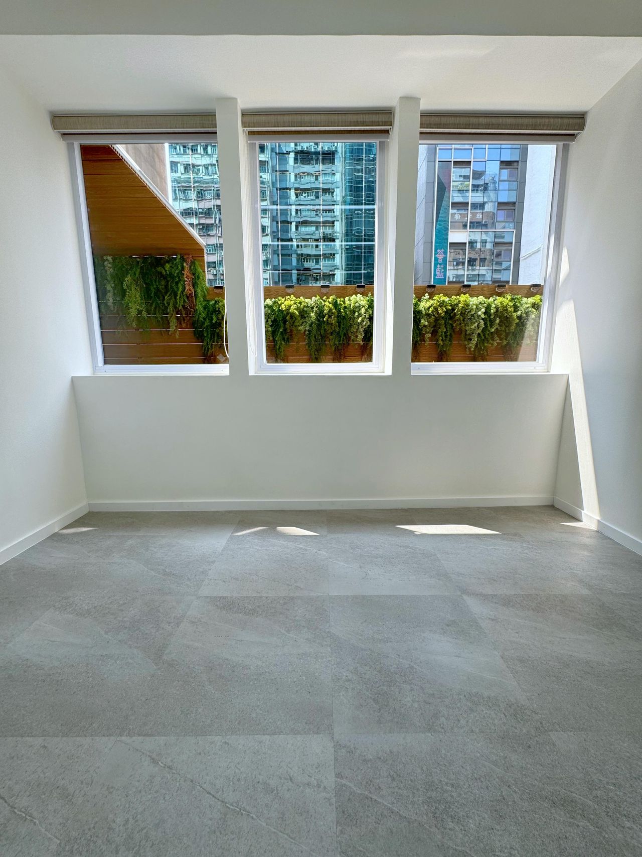 Hongkong  Coworking spaces PRIVATE OFFICE IN MONG KOK (ROOM B) image 4