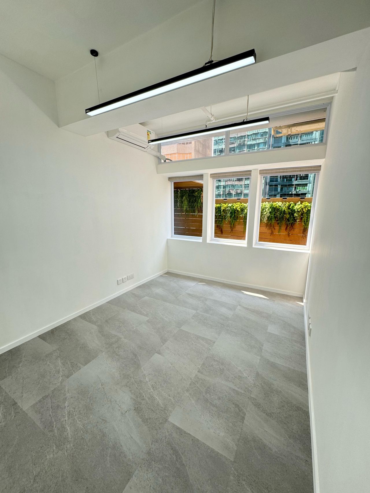 Hongkong  Coworking spaces PRIVATE OFFICE IN MONG KOK (ROOM B) image 5