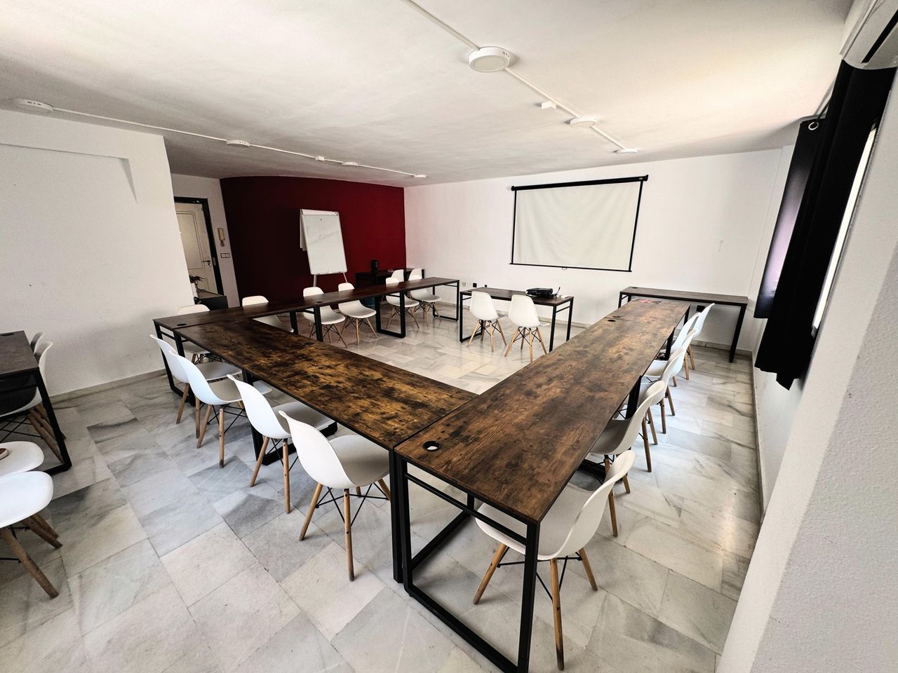 Málaga Mobile Working Meeting room Training Room image 2