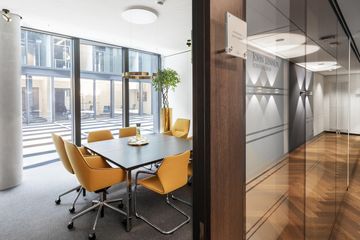 Hamburg Weiterbildung Business center John Lennon image 1