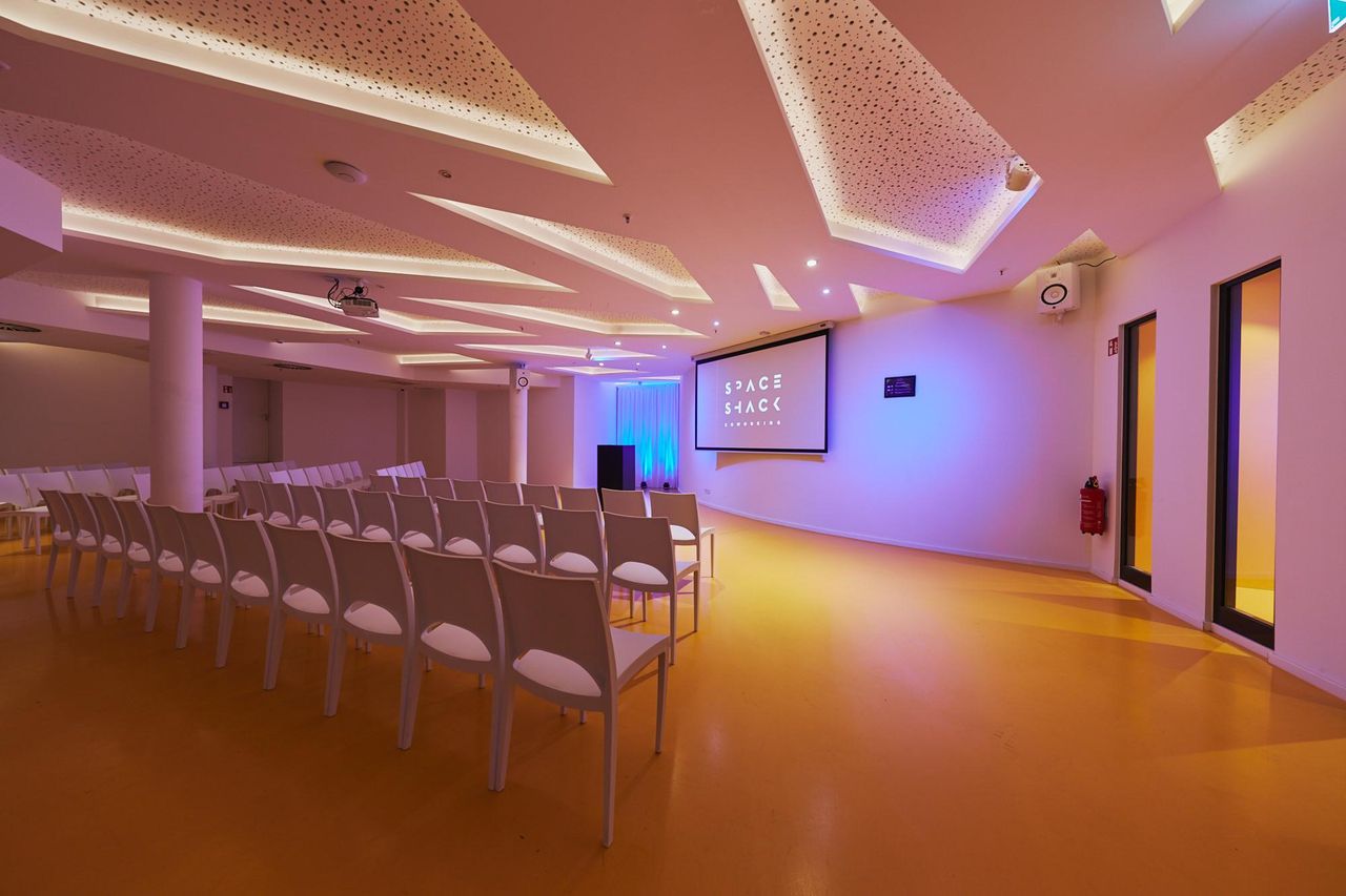 Berlin Kreatives Meeting Boardroom Space Shack – Live and Work for the Future image 0