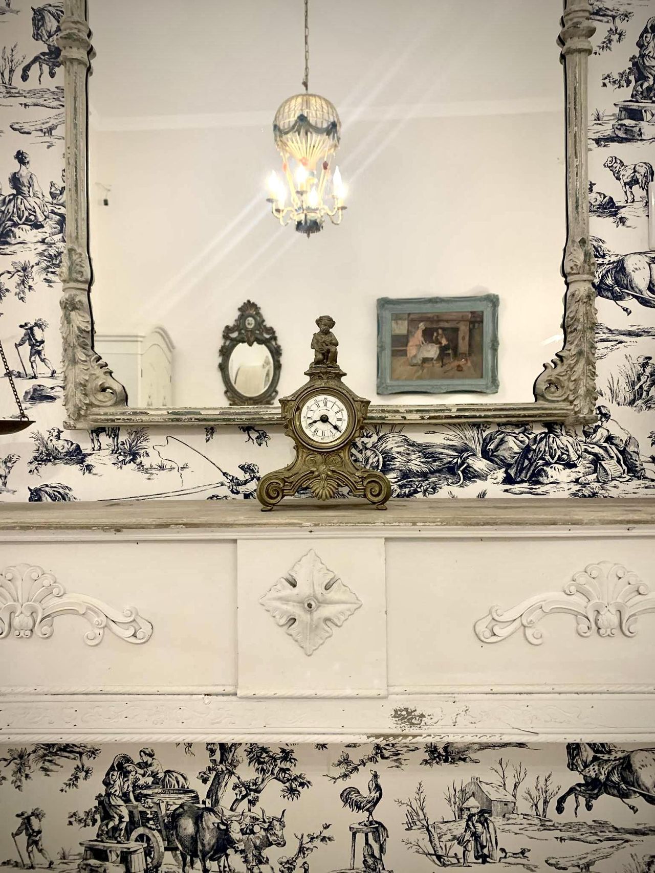 Budapest  Photostudio Main Studio Room – The Aristocratic Design & Production Suite image 0