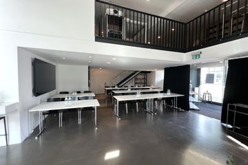 Keulen Kreatives Meeting Workshopruimtes Sessellounge mit Leinwand und Beamer image 12