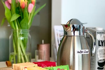 Keulen Kreatives Meeting Workshopruimtes Sessellounge mit Leinwand und Beamer image 16