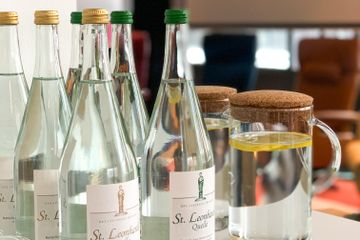 Keulen Kreatives Meeting Workshopruimtes Sessellounge mit Leinwand und Beamer image 17