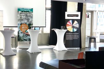 Keulen Kreatives Meeting Seminarruimtes Sessellounge mit Leinwand und Beamer image 1