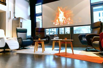 Keulen Kreatives Meeting Seminarruimtes Sessellounge mit Leinwand und Beamer image 3