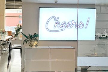 Keulen Kreatives Meeting Workshopruimtes Sessellounge mit Leinwand und Beamer image 19