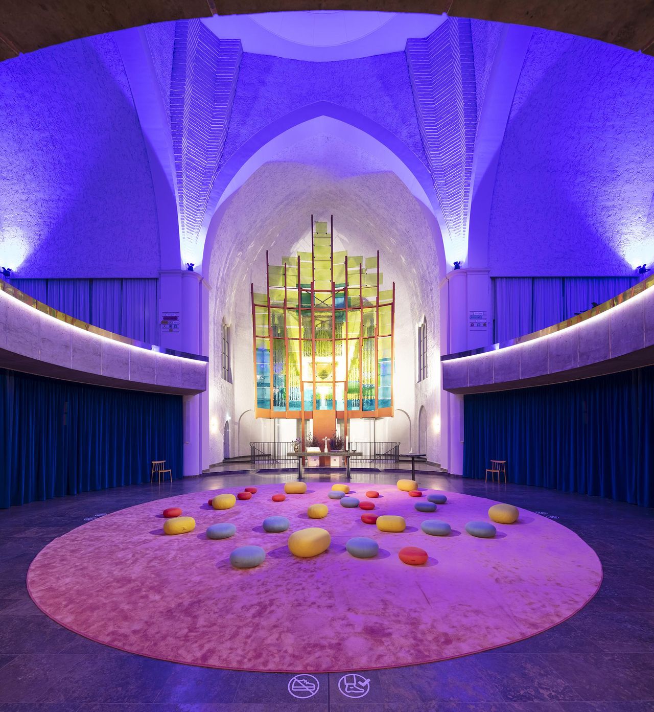 Berlin   Kirchraum image 2