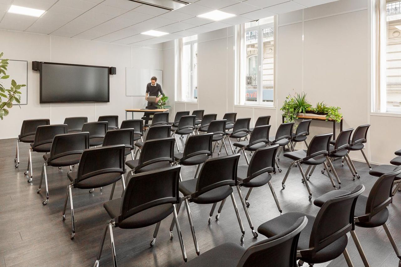 Paris Offsite Meeting Boardroom Espace Cléry image 4