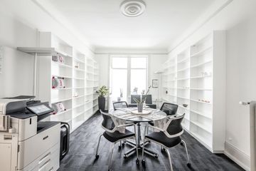 Zürich Kundengespräch  204 - Bellevue image 5