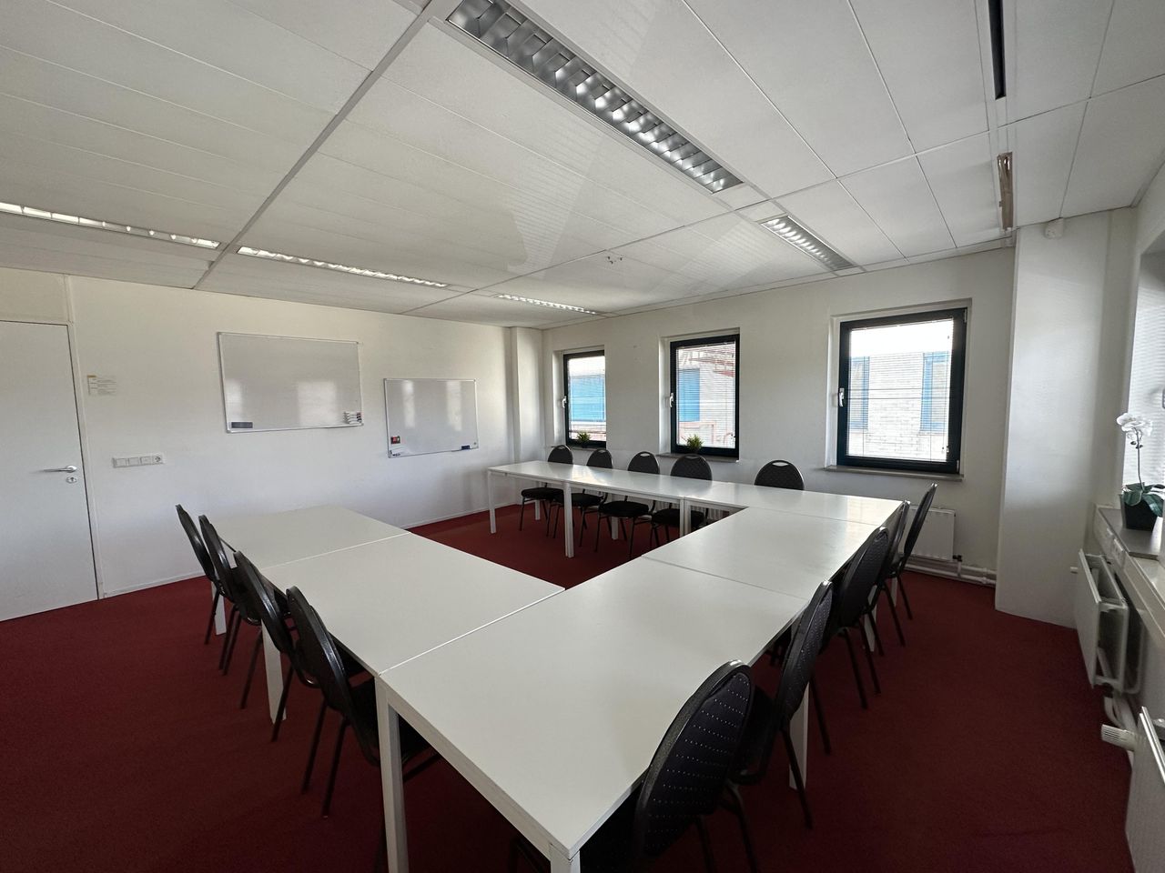 Rest of the World Teamoverleg Vergaderruimtes en vergaderlocaties 2.07 Vergaderruimte voor max 14 personen image 2