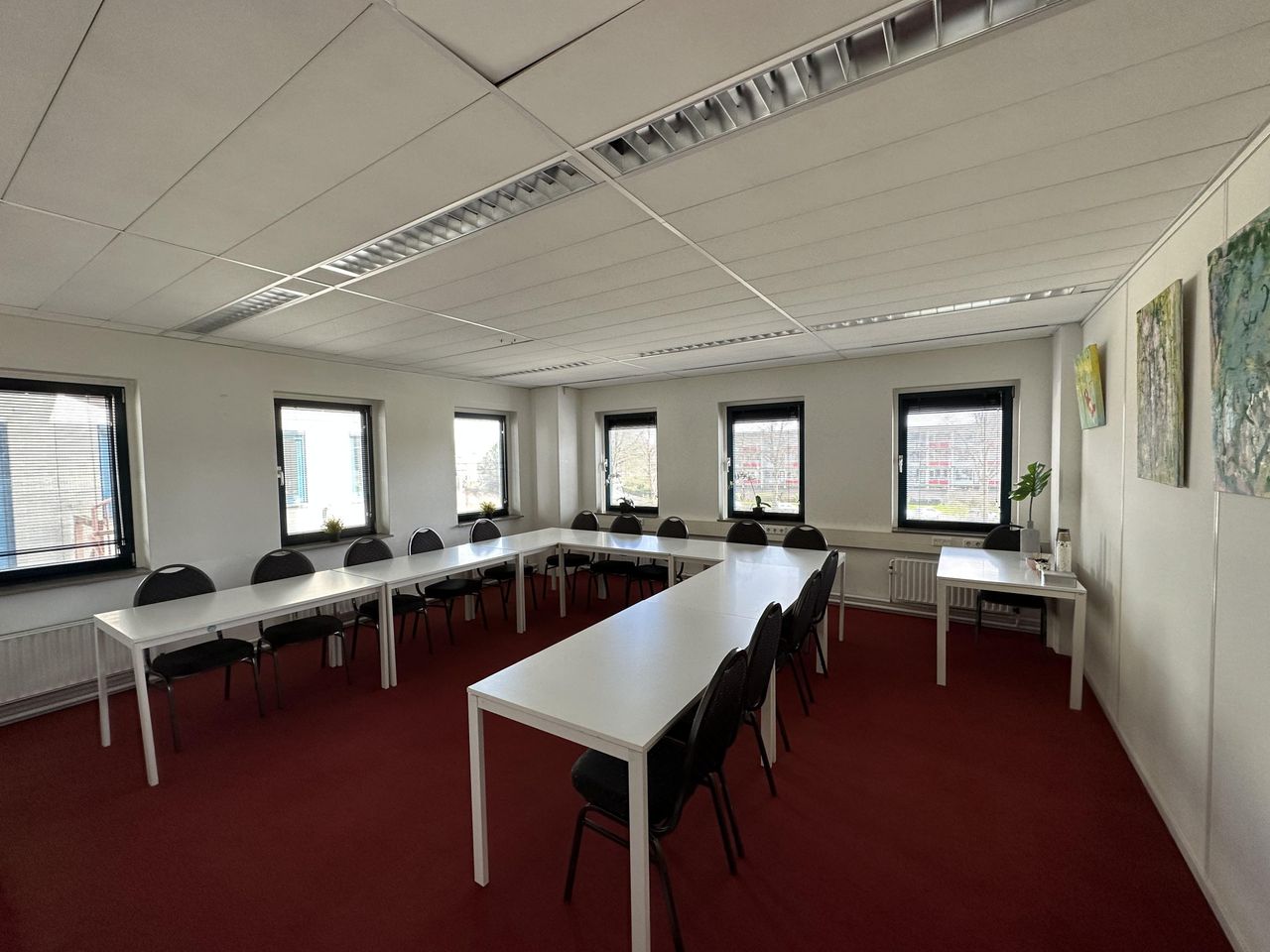 Rest of the World Teamoverleg Vergaderruimtes en vergaderlocaties 2.07 Vergaderruimte voor max 14 personen image 1