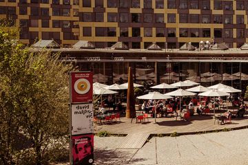 Rest der Welt Kundengespräch  Sitzungszimmer Badhaus image 2