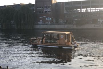 Berlin Party Boot Spreefloss Berlin image 2