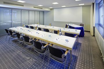 Mainz   Tagungsraum mit Tageslicht image 2