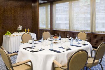 Stuttgart   Salon 6 image 1